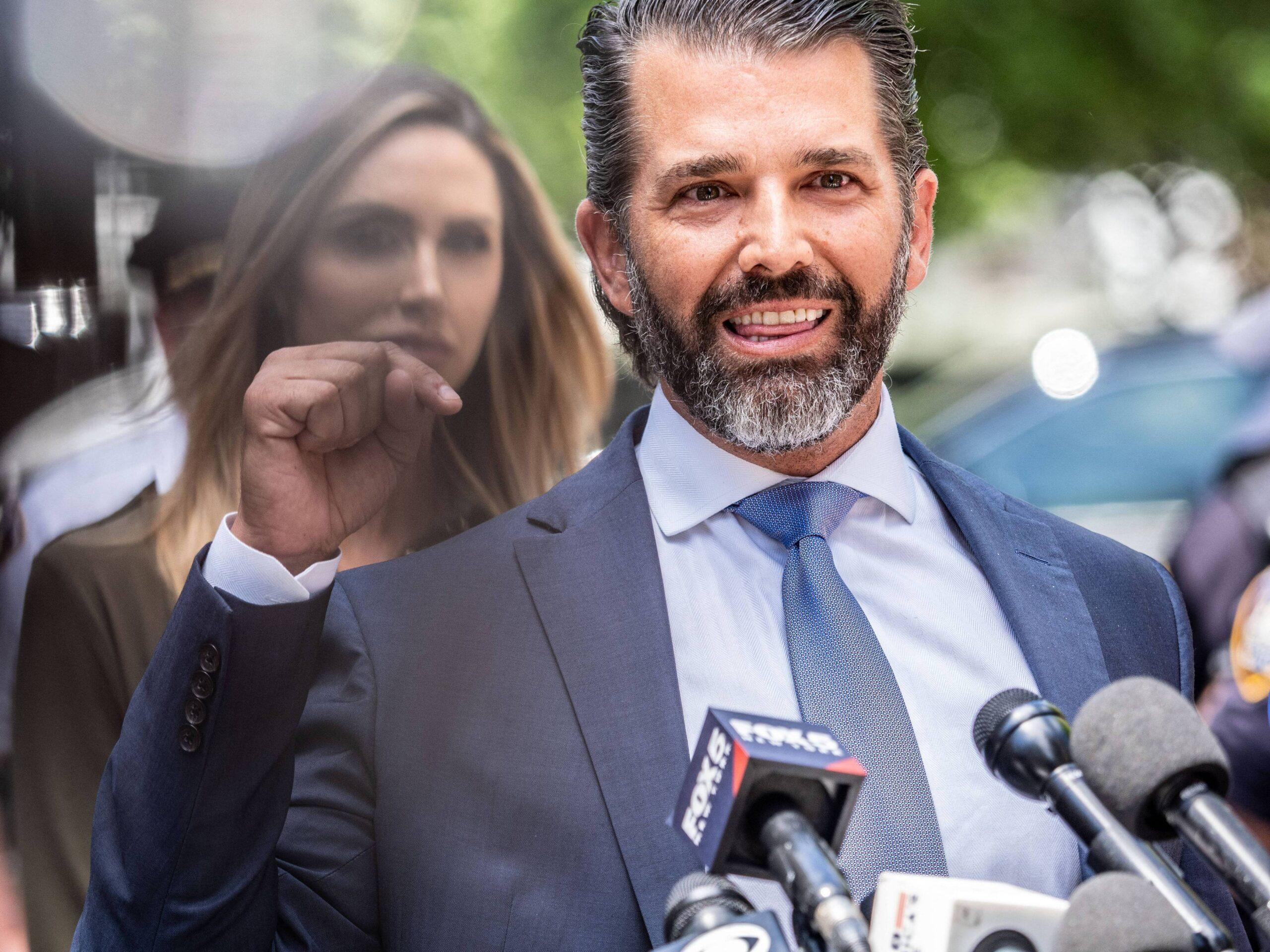 Donald Trump Jr no primeiro dia de argumentos finais de Trump