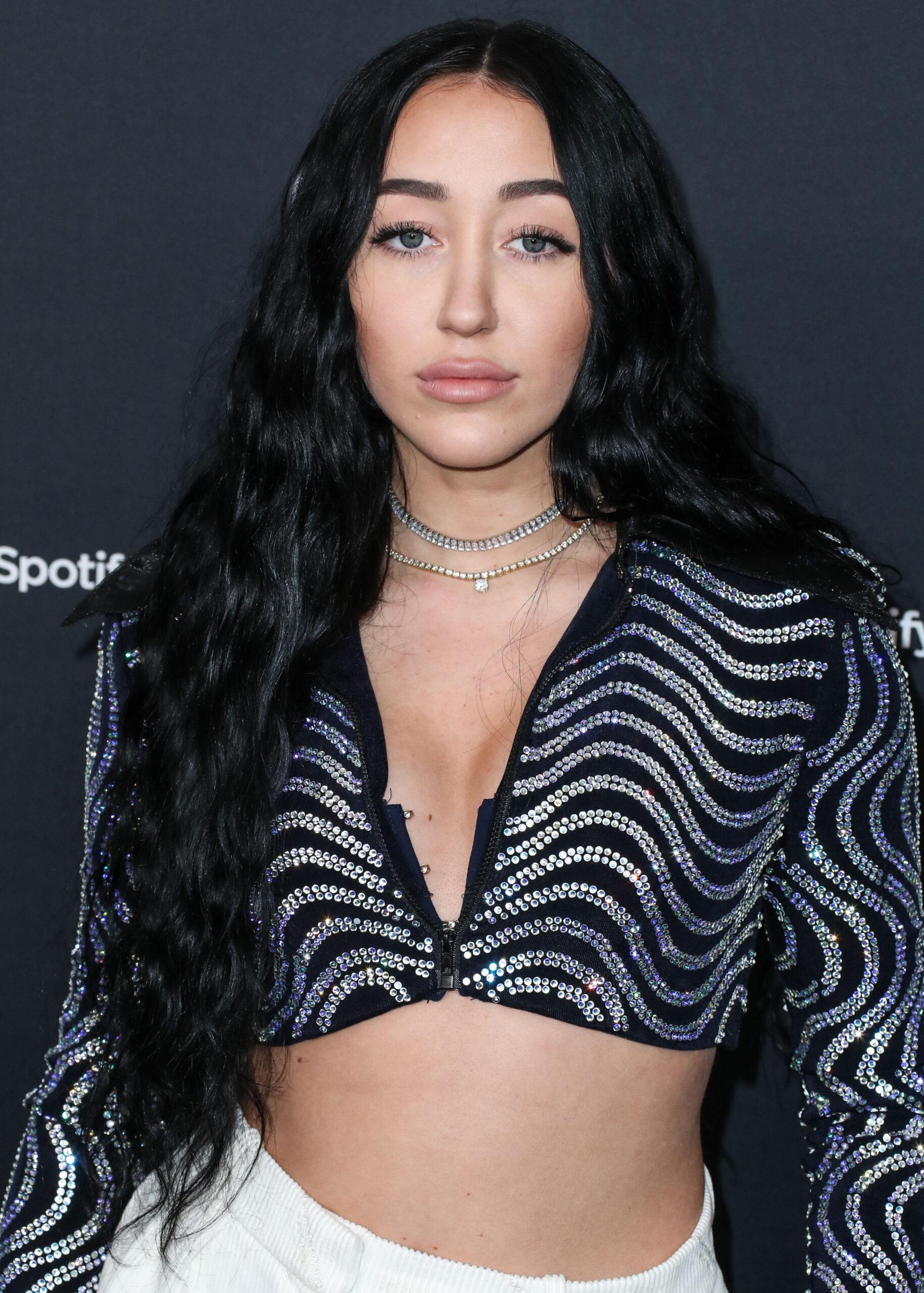 Noah Cyrus lança sombras em direção a Miley Cyrus para entrevista ‘desrespeitosa’