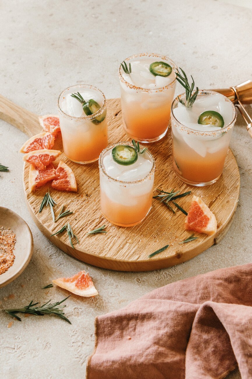 Receita de mezcal paloma picante de Camille Styles