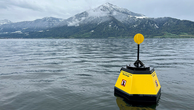 O Aquascope está ancorado em sua bóia no Lago Zug (Foto: Cantão de Zug).
