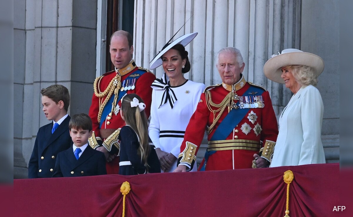 Nas fotos: Kate Middleton, desfile militar e comemoração em Buckingham