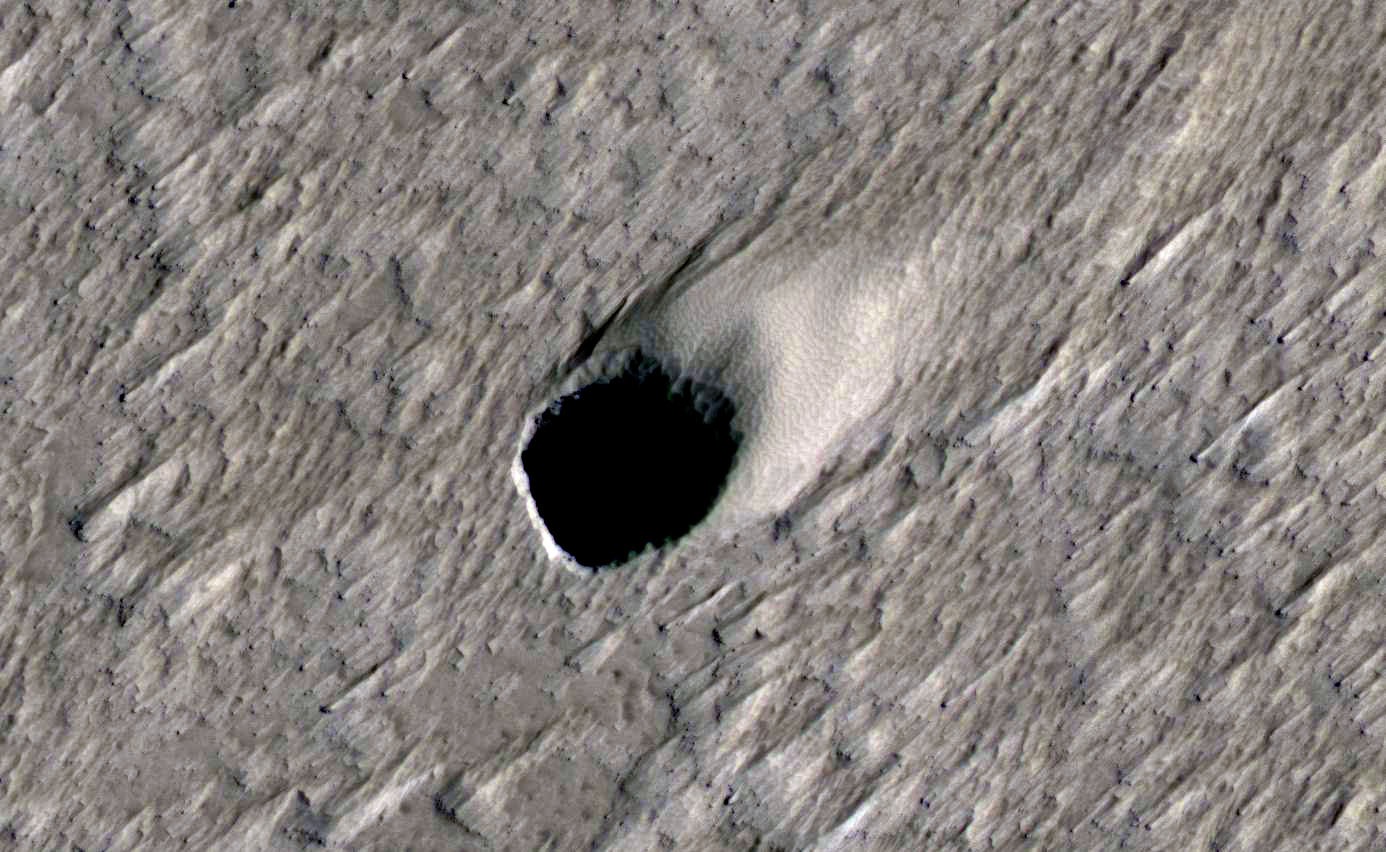 Outra cratera em Arsia Mons