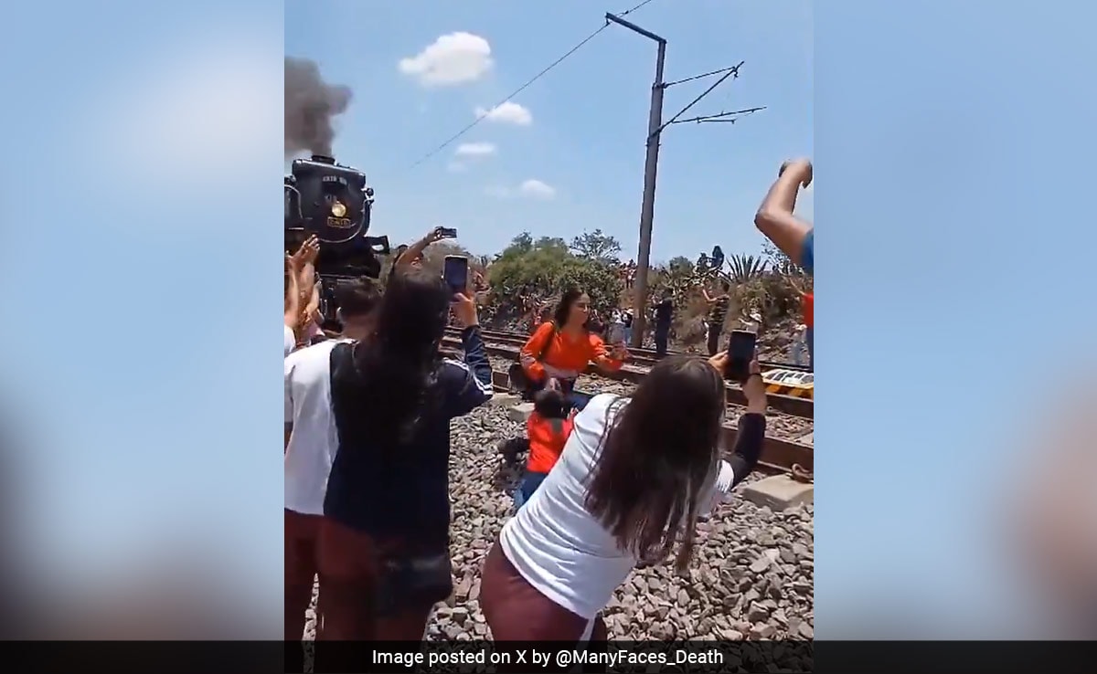 Na câmera, mulher morre morta de trem no México enquanto tirava uma selfie