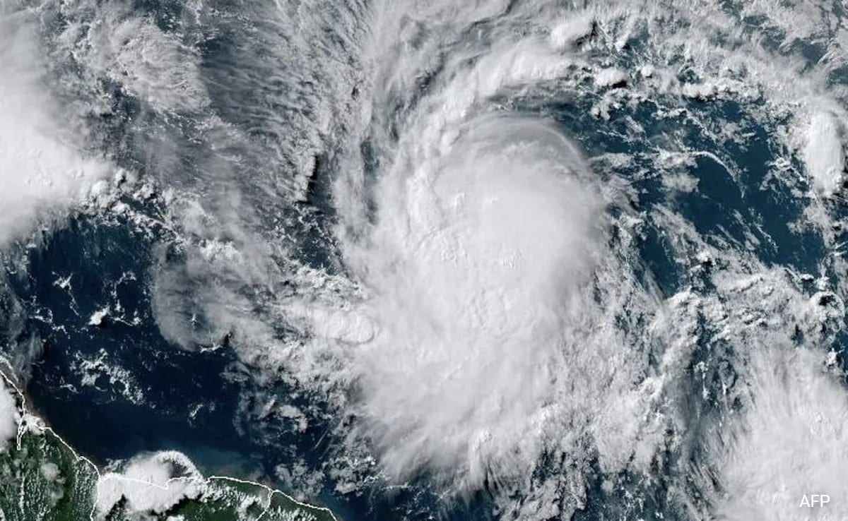 Primeiro furacão de 2024, 'Beryl', se aproxima do Caribe