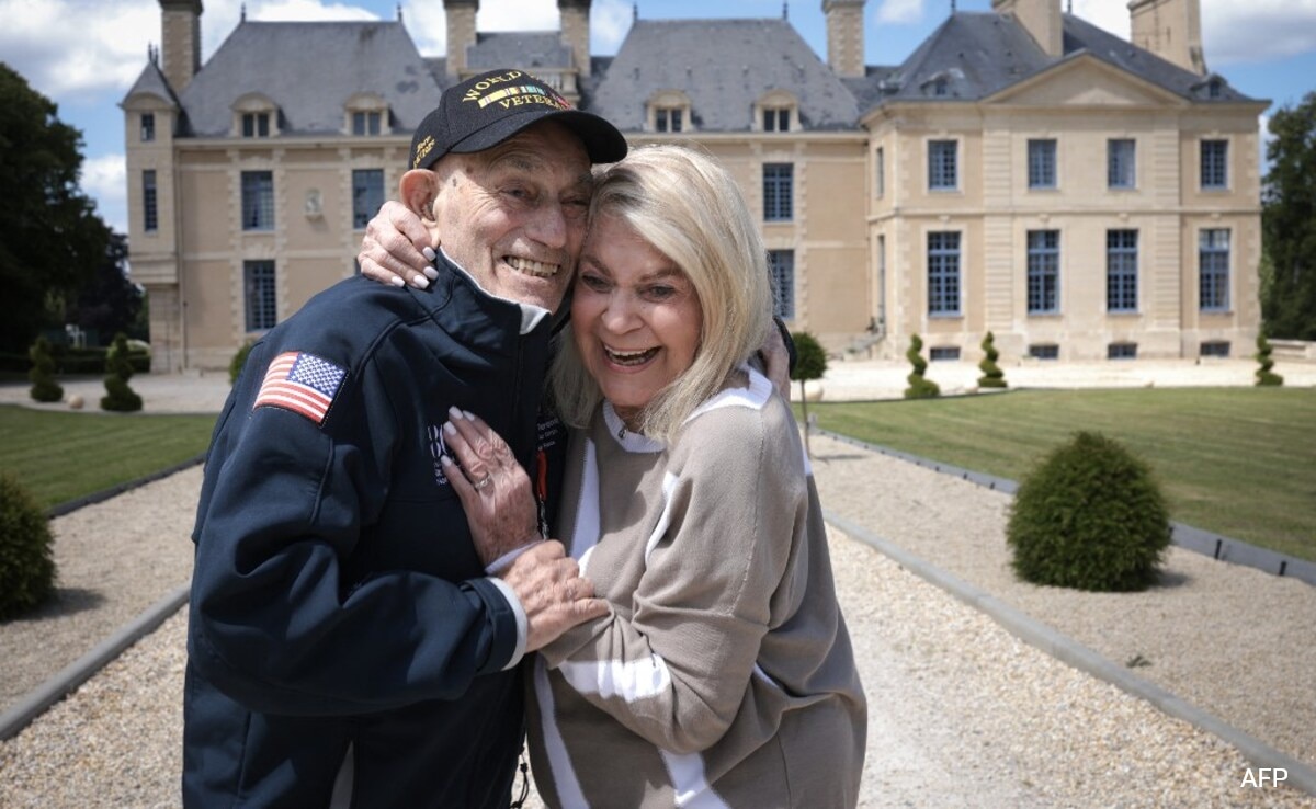 Veterano da Segunda Guerra Mundial, 100 anos, prestes a se casar com a noiva, 96, na França após o evento do Dia D