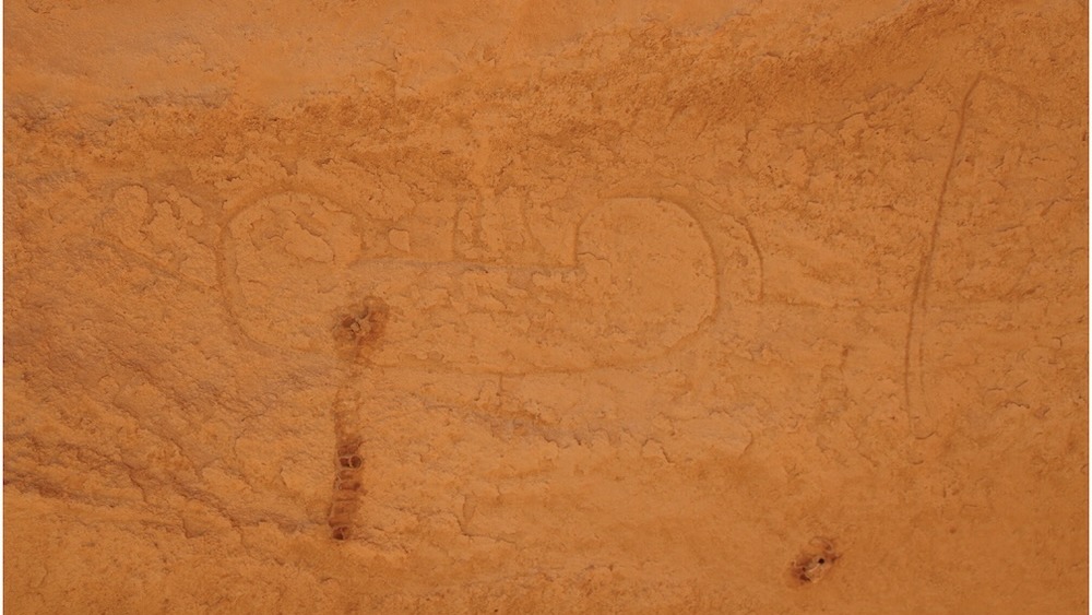 Desenhos de arte rupestre de um barco encontrado no deserto do Sudão.