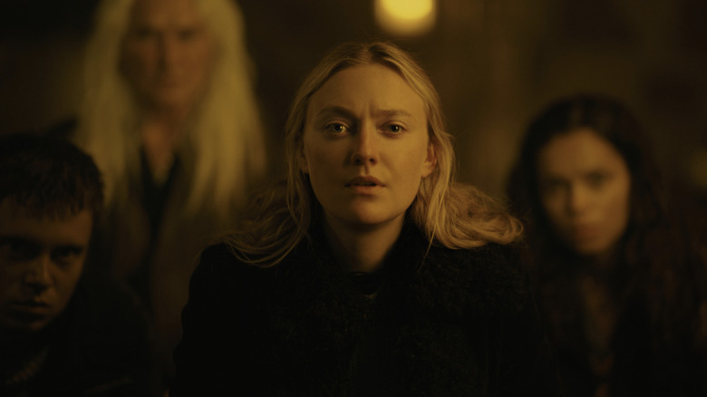 Dakota Fanning canalizou uma heroína de Drácula para os observadores [Exclusive]