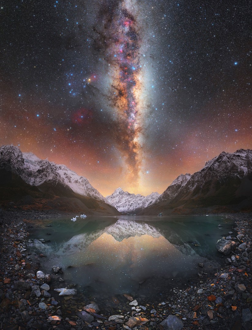 Via Láctea fotografada acima de uma geleira em Aoraki, Parque Nacional Mount Cook, Nova Zelândia