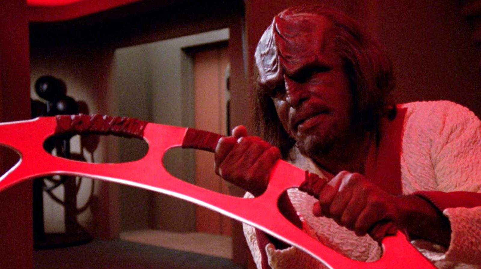 Quantas das acrobacias de Star Trek de Worf são realmente feitas por Michael Dorn