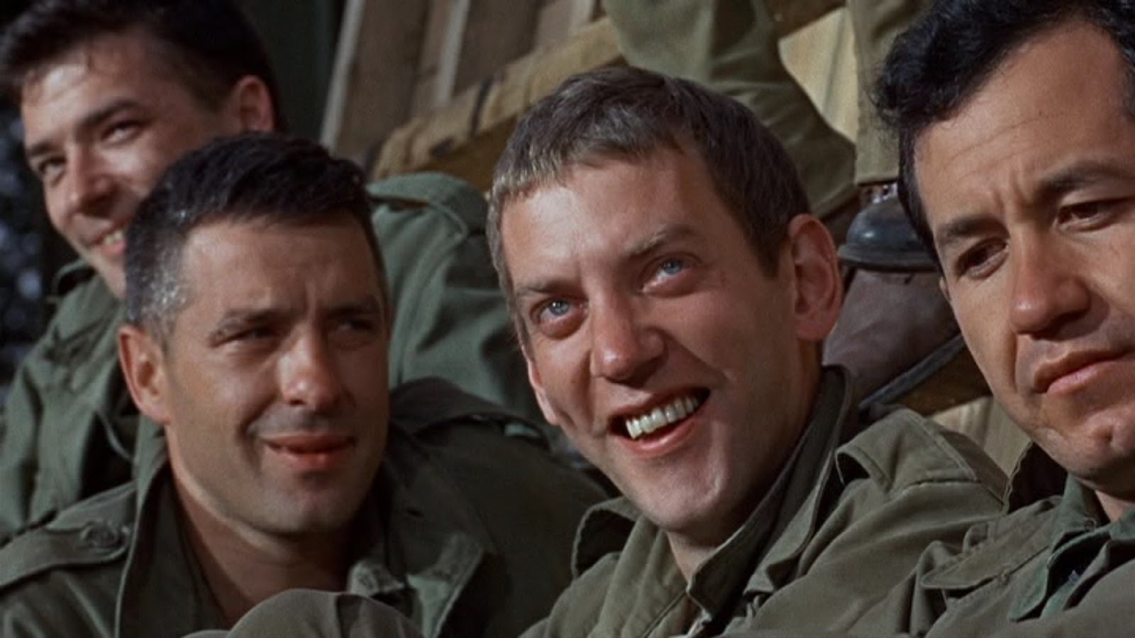 Uma troca inesperada na dúzia suja levou ao papel de Donald Sutherland em M*A*S*H