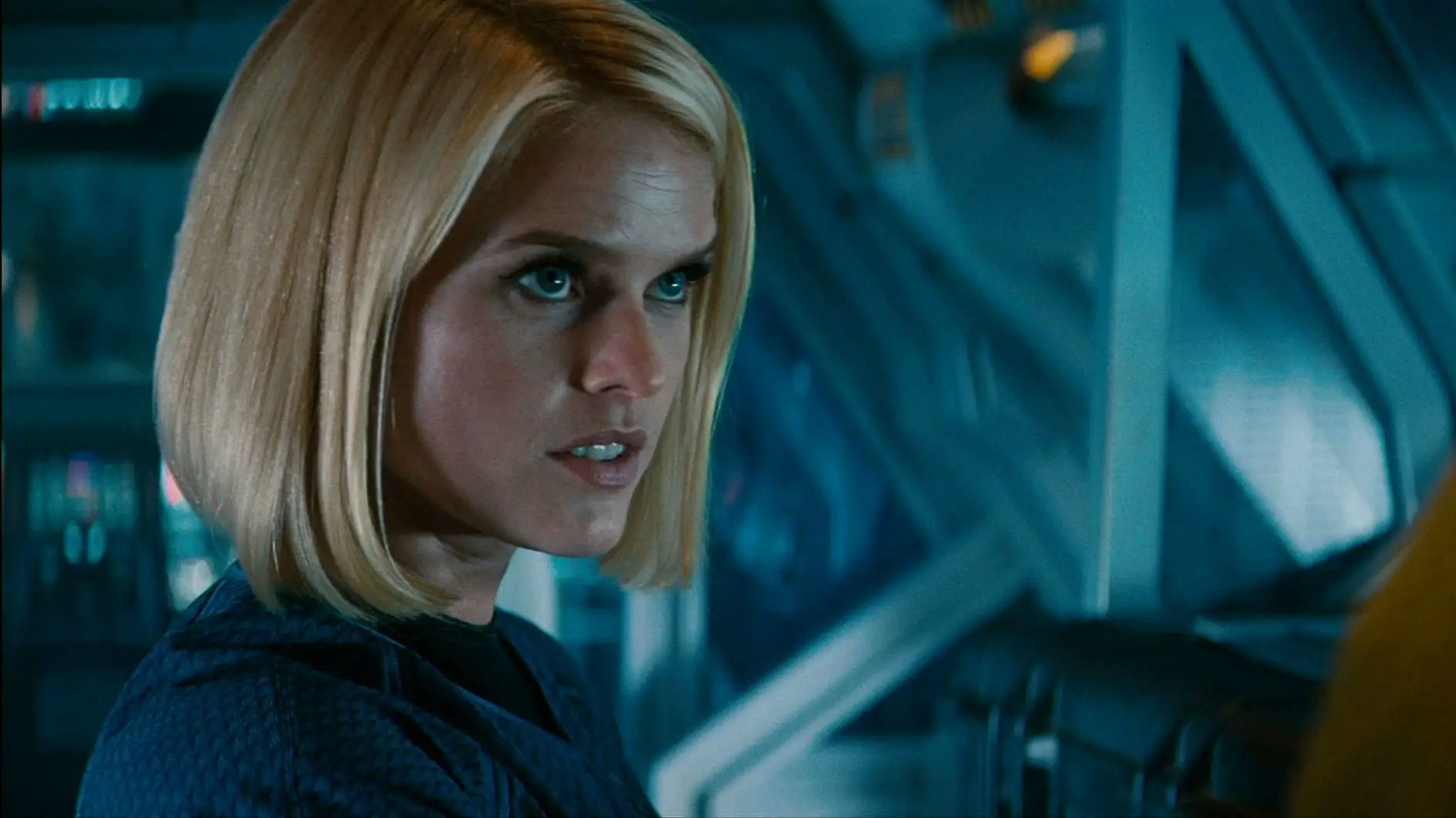 Por que Alice Eve não estava em Star Trek Beyond?