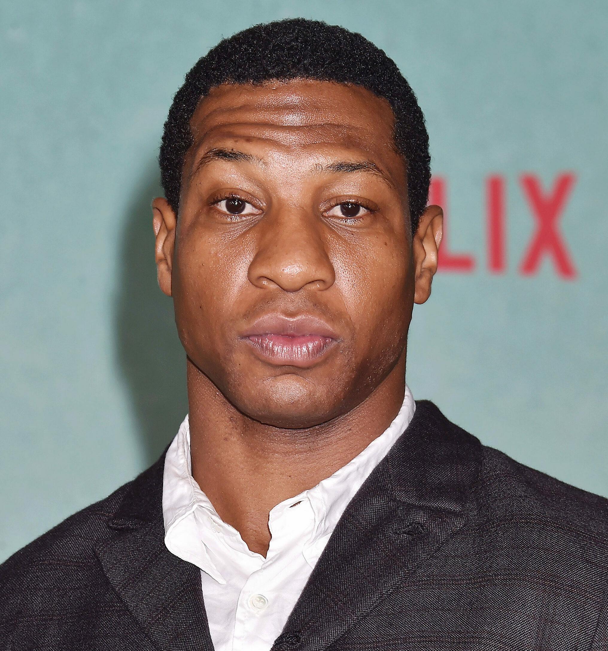 Jonathan Majors na estreia de 'The Harder They Fall' em Los Angeles