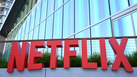 O logotipo da Netflix é visto na lateral do Netflix Tudum Theatre