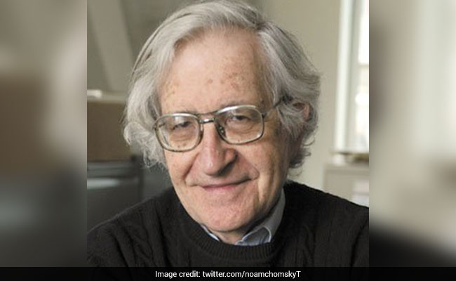 Noam Chomsky, 95, recebeu alta do hospital, se recuperará em casa no Brasil