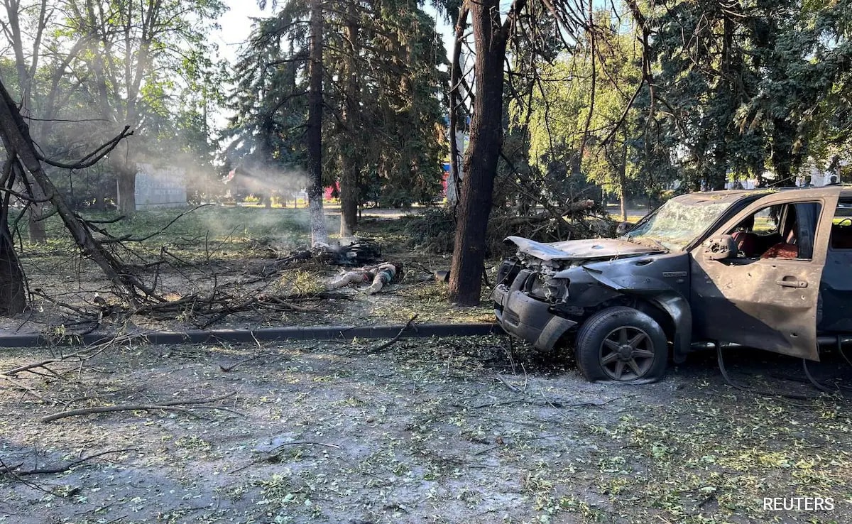 Ataque russo em cidade ucraniana mata 7, Zelensky pede mais armas aos aliados