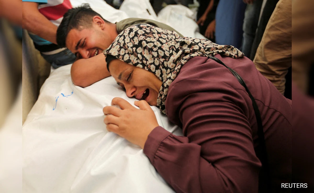 Forças israelenses aprofundam invasão de Rafah e matam 17 em campos históricos de refugiados