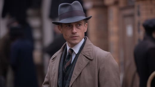 Volker Bruch como Gereon Rath em Babylon Berlin