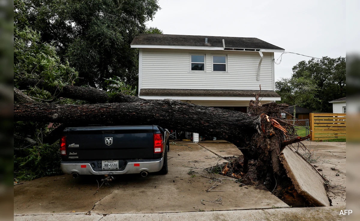 A tempestade Beryl mata 2 e corta energia enquanto se espalha pelo Texas