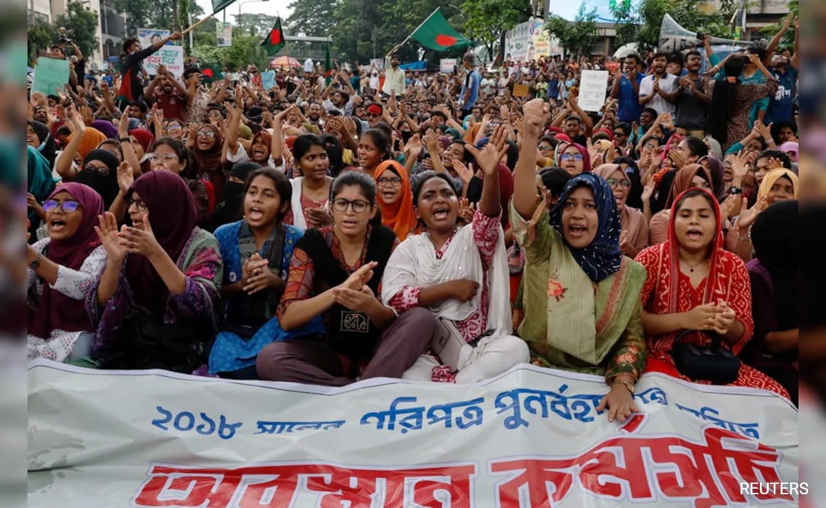 100 feridos em confrontos entre estudantes de Bangladesh em protestos por cotas de emprego