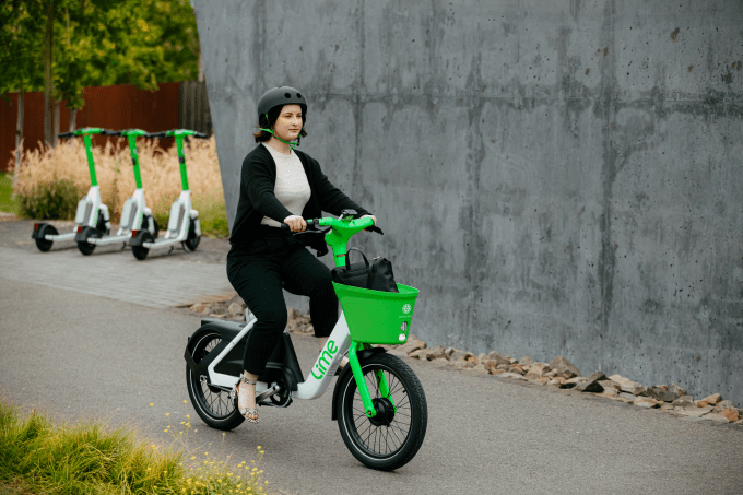 A Lime está pilotando duas novas e-bikes para atrair mais mulheres e ciclistas mais velhos