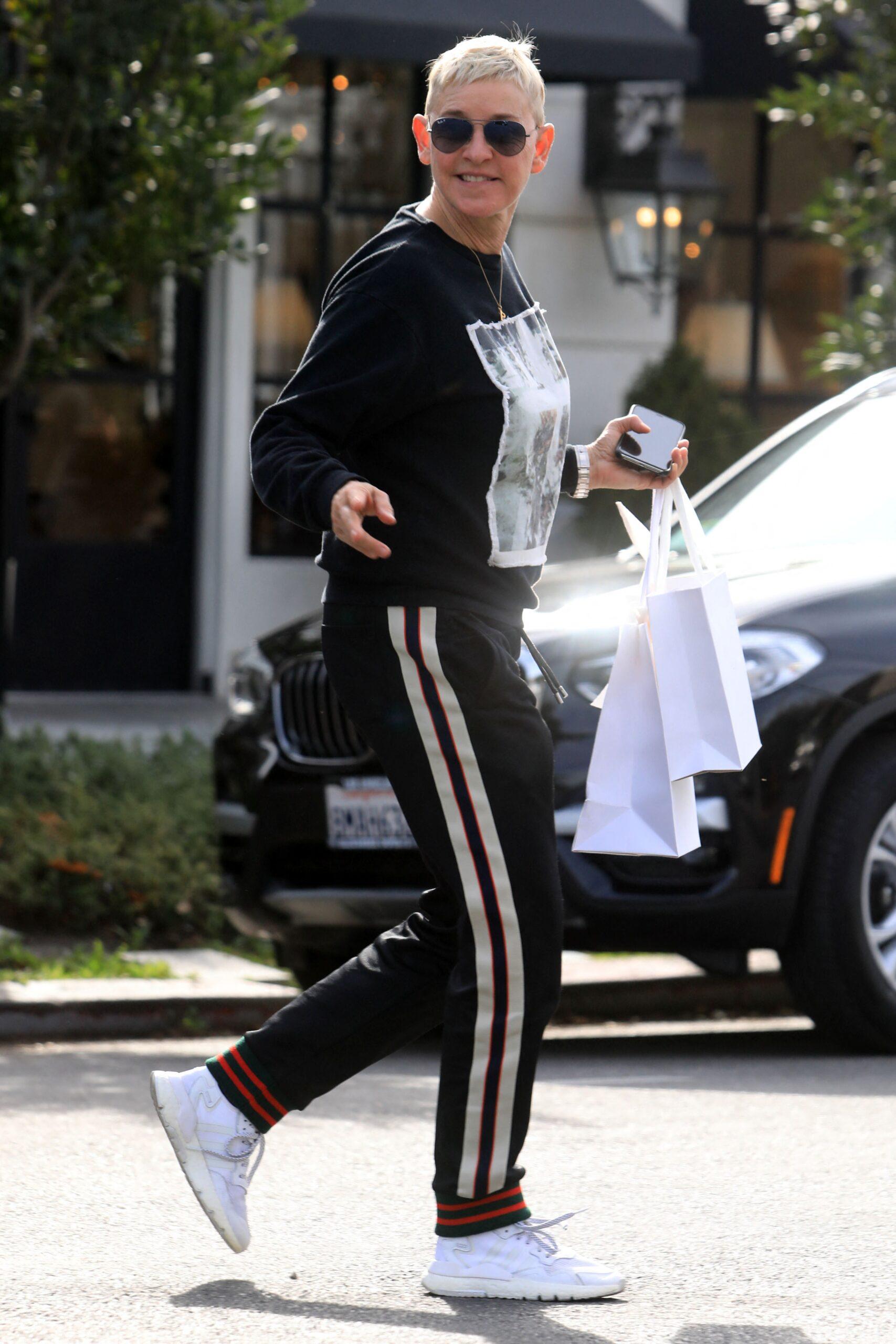 Ellen DeGeneres fazendo compras na Melrose Pl em West Hollywood