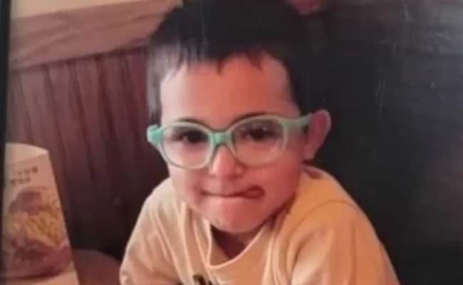 Menino de 5 anos morre nos EUA após ser deixado em carro quente por 7 horas