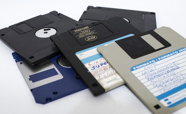 Governo japonês encerra uso de disquetes em tentativa de modernizar a burocracia