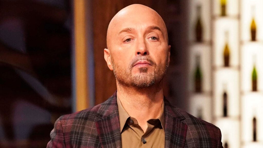 O juiz Joe Bastianich parecendo estoico ao julgar o Masterchef.