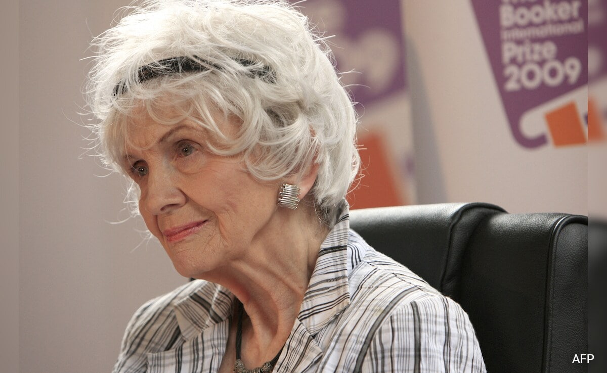 Filha da ganhadora do prêmio Nobel Alice Munro diz que padrasto a agrediu e ela sabia