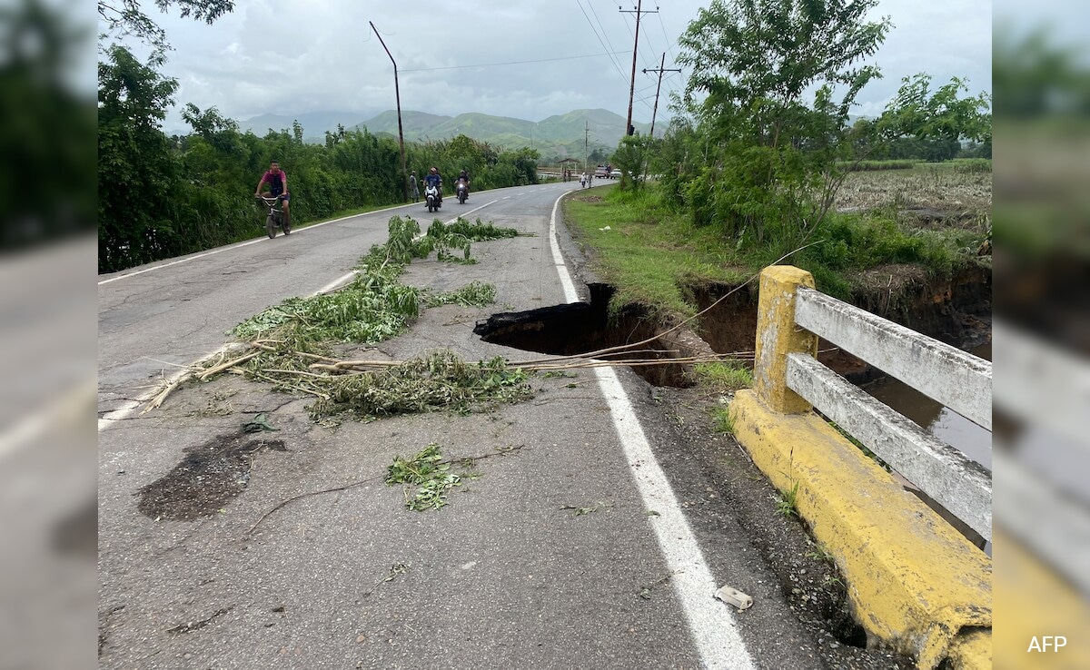 Furacão Beryl avança em direção ao México e Ilhas Cayman após atingir a Jamaica