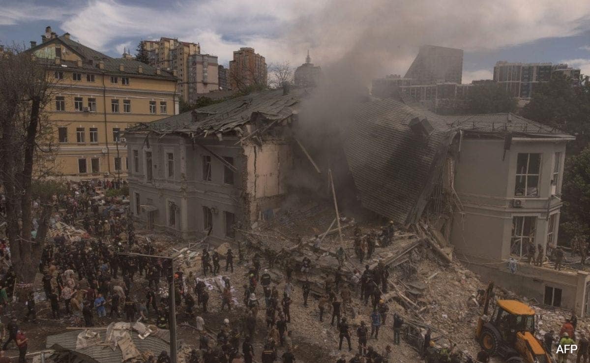 Fotos mostram devastação no hospital infantil da Ucrânia após bombardeio russo