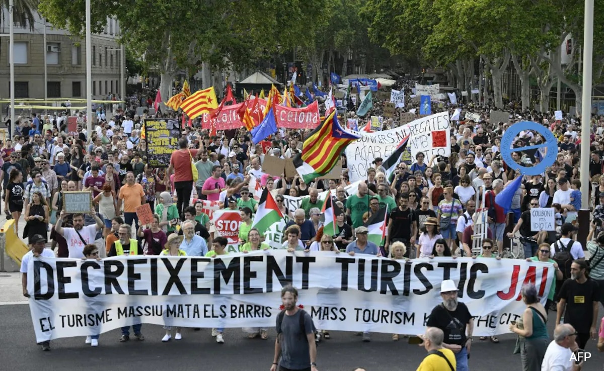 'Tornou a nossa cidade inabitável': moradores de Barcelona protestam contra o turismo em massa