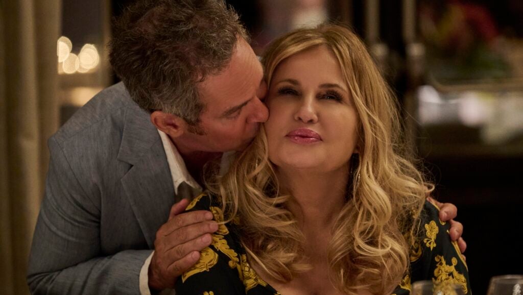 Jennifer Coolidge e Tom Hollander na segunda temporada de The White Lotus