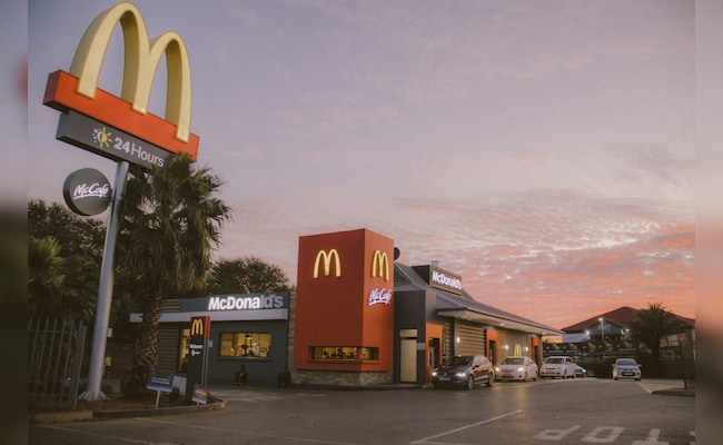 Funcionário do McDonald's incendeia restaurante por frustração de cliente