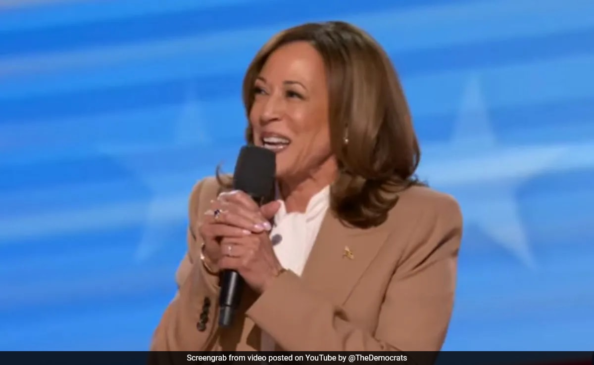 Kamala Harris agradece a Biden em discurso surpresa no primeiro dia do evento democrata