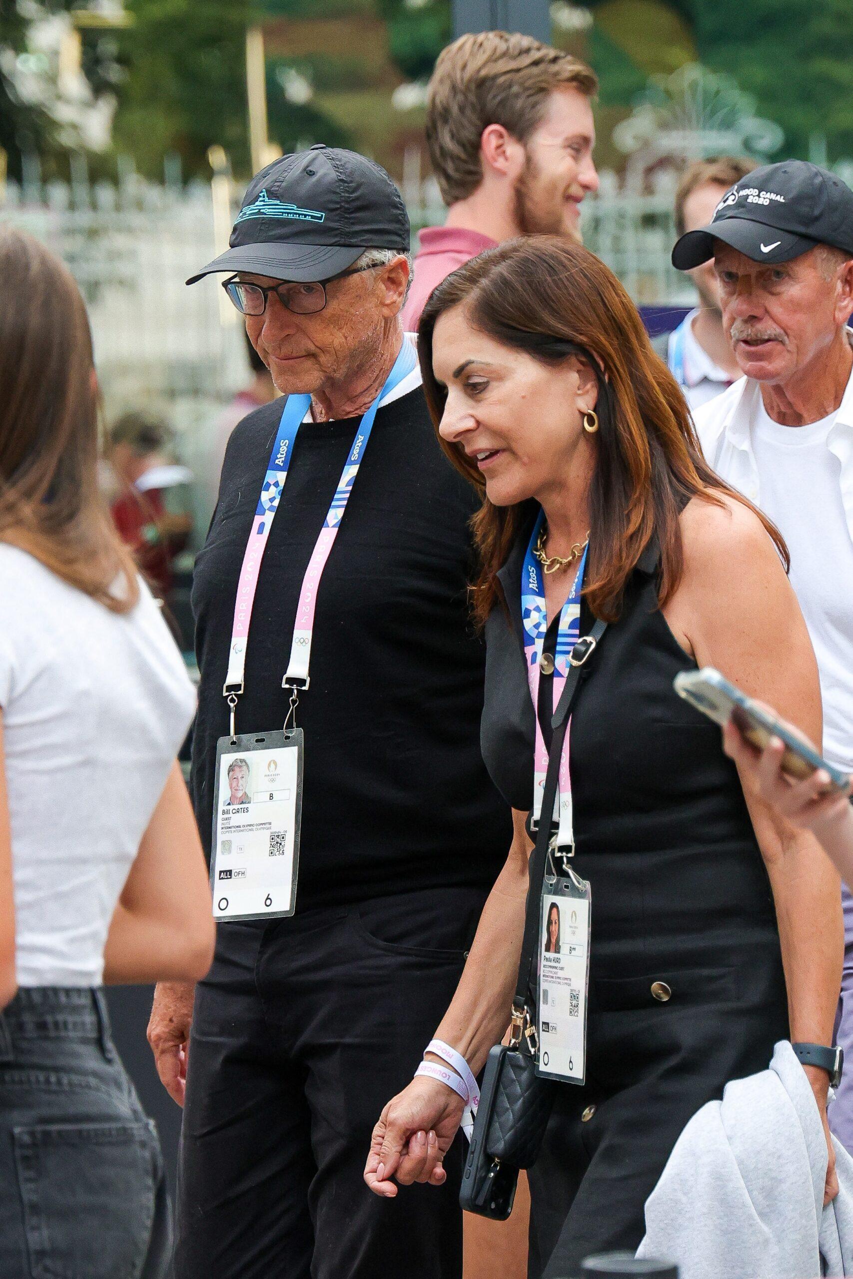 Bill Gates e Paula Hurd deixam a final da ginástica feminina olímpica de Paris 2024