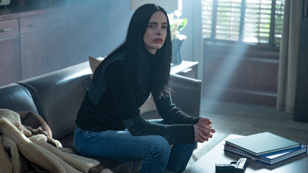 Krysten Ritter como Lucy