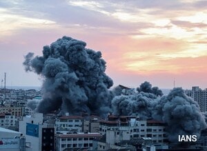 Ataques aéreos israelenses visam Gaza antes das negociações de cessar-fogo