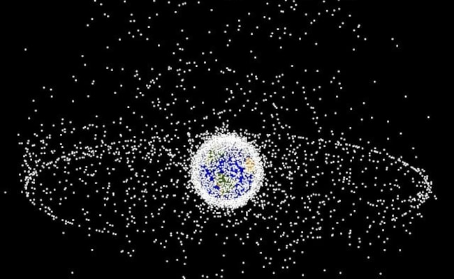 Foguete chinês acaba como lixo espacial de 300 peças após lançamento de constelação de satélite