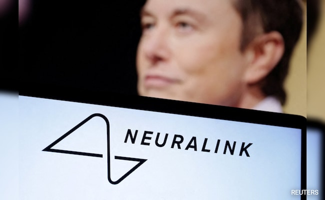 Neuralink de Elon Musk relata 2º teste de implante bem-sucedido, sem problemas de rosca