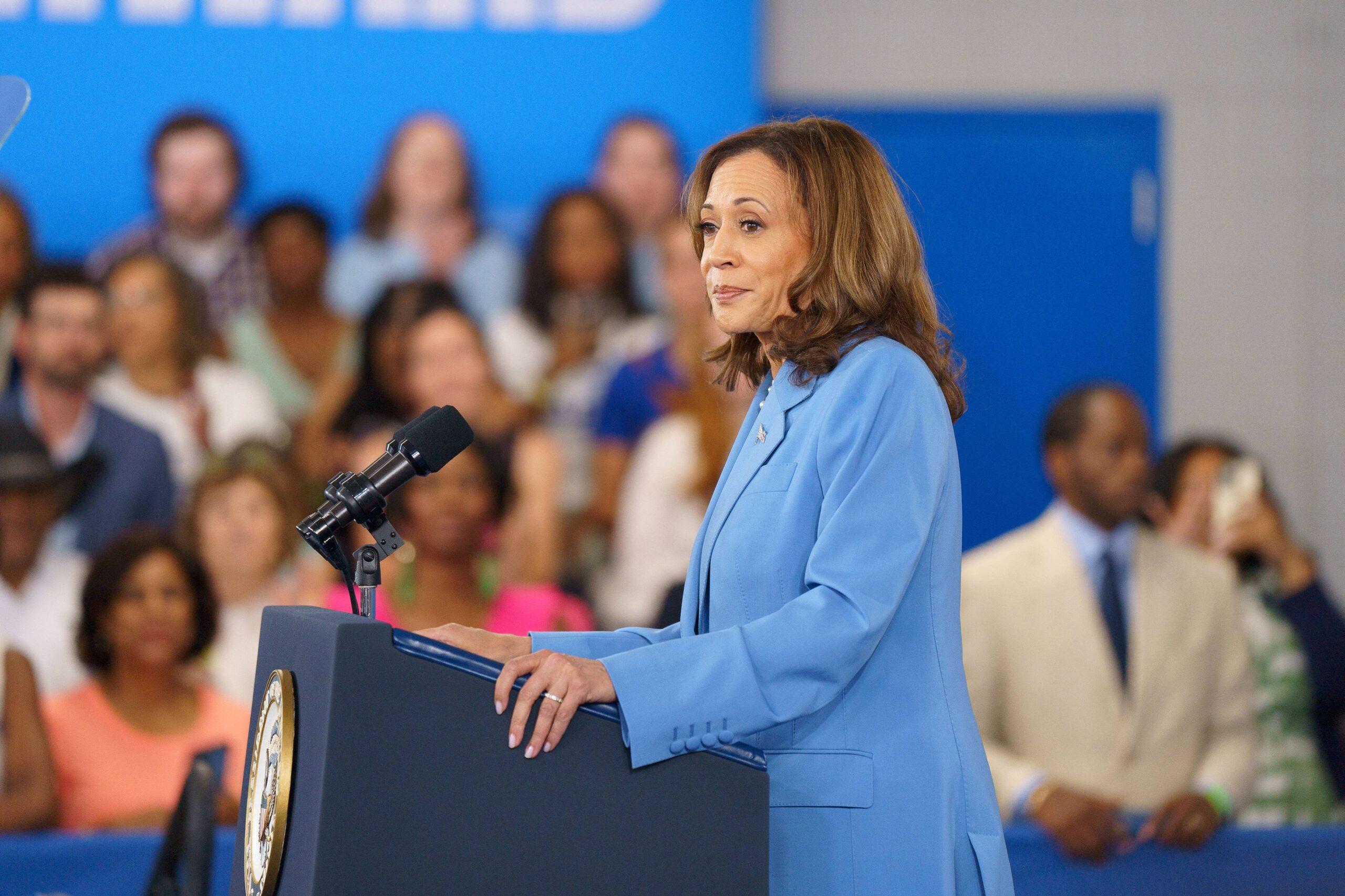 VP Kamala Harris discute plano econômico em Raleigh, NC