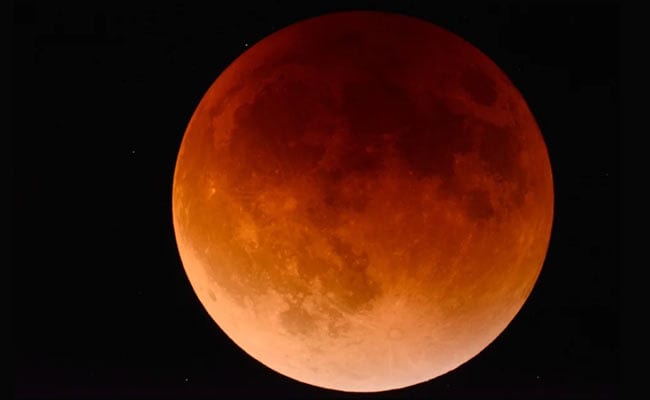 Super Harvest Moon e Eclipse Lunar Parcial Serão Vistos Hoje à Noite