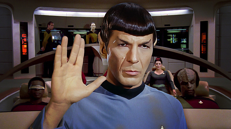 Leonard Nimoy e o elenco de Star Trek: The Next Generation