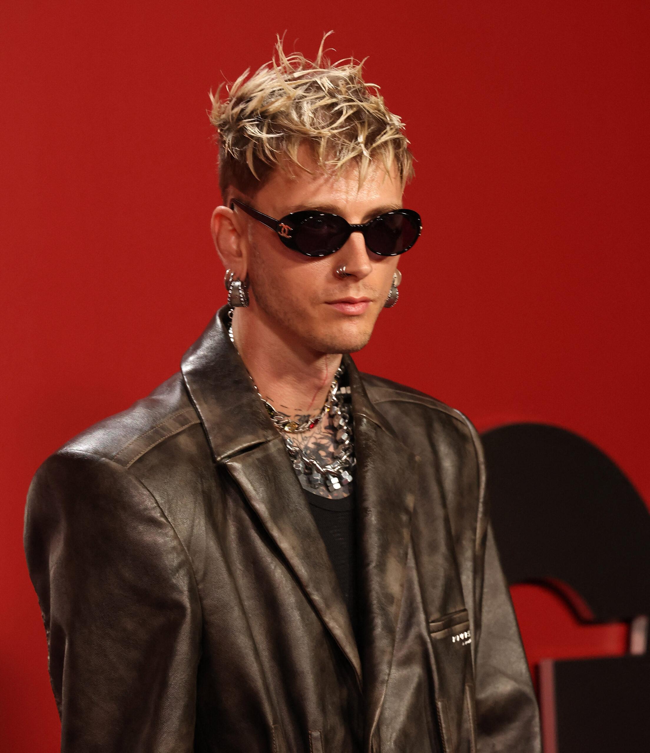 Machine Gun Kelly no 2023 GQ Men Of The Year