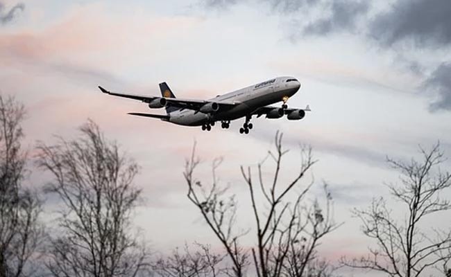 Companhias aéreas suspendem voos à medida que as tensões no Oriente Médio aumentam