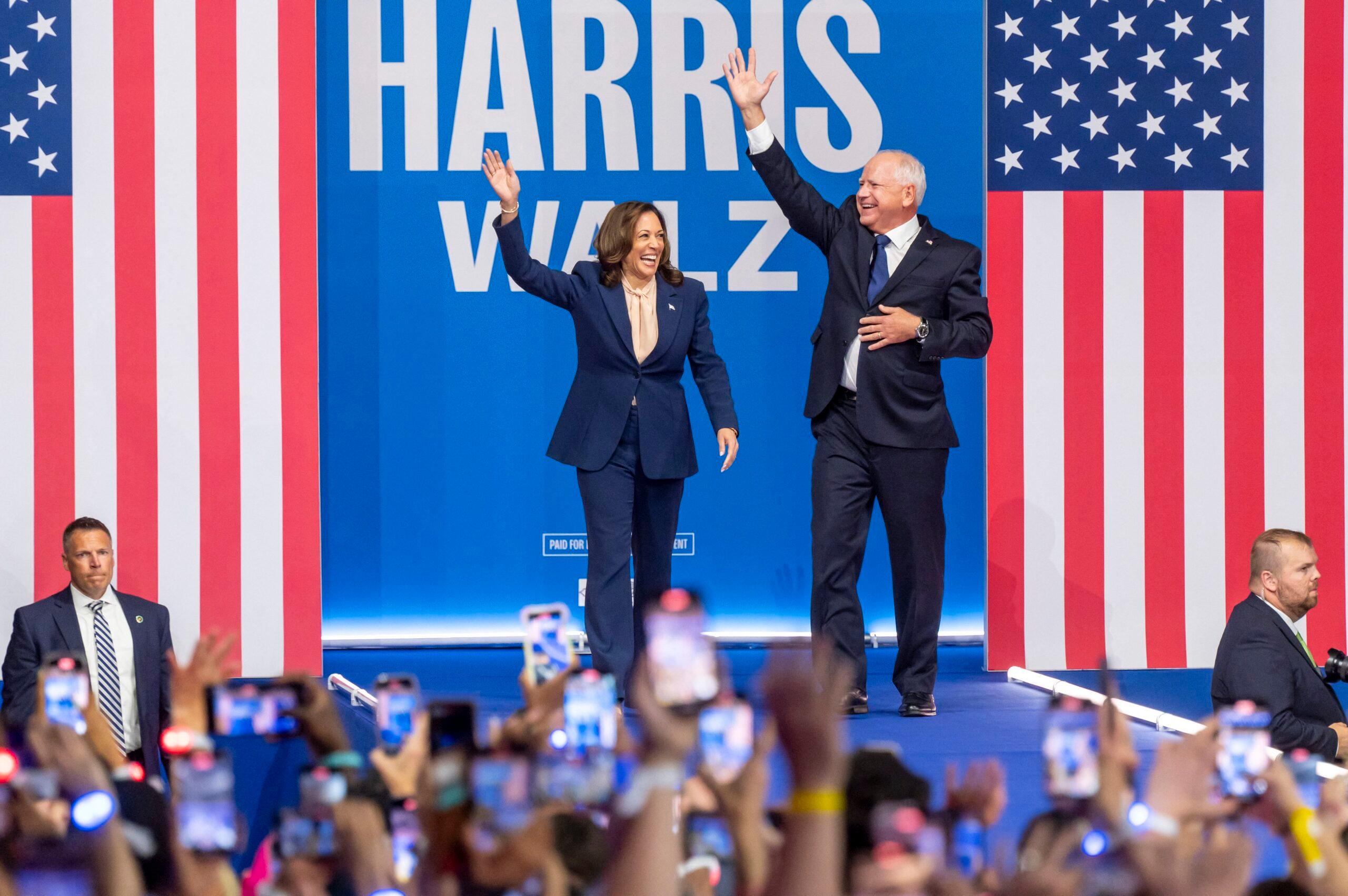 Tim Walz e Kamala Harris em evento do candidato presidencial democrata