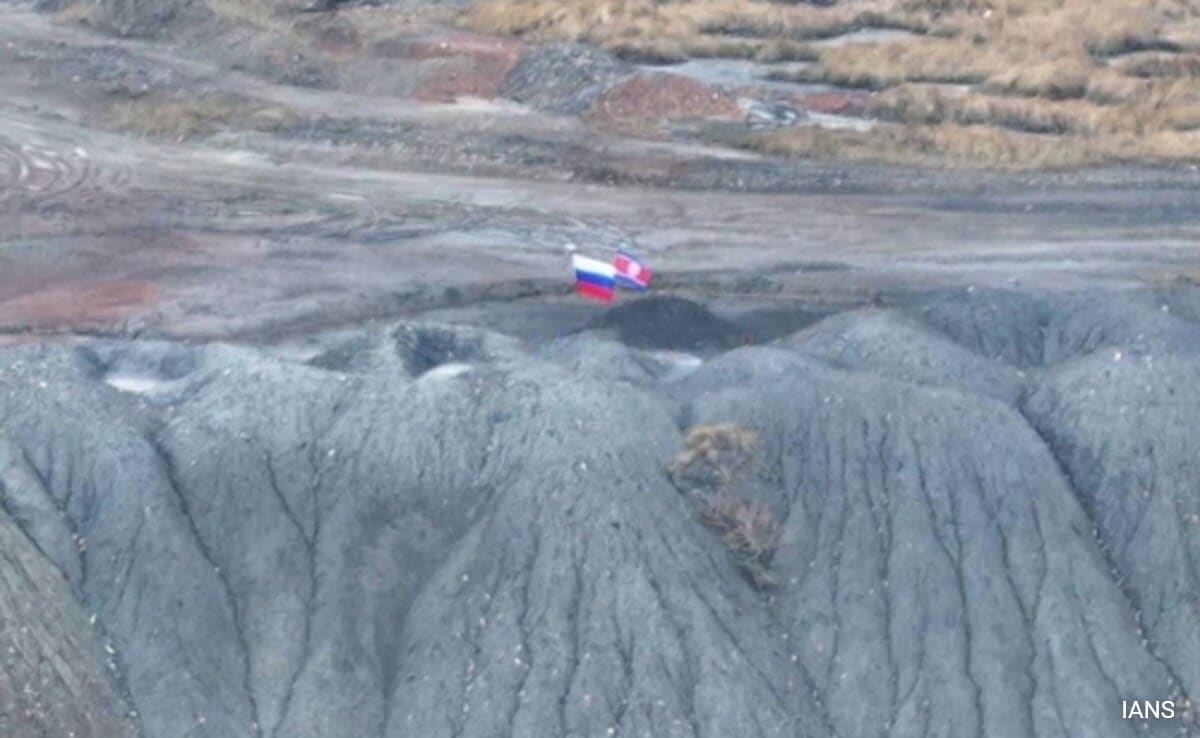 Bandeiras russas e norte-coreanas vistas no campo de batalha da Ucrânia: relatório