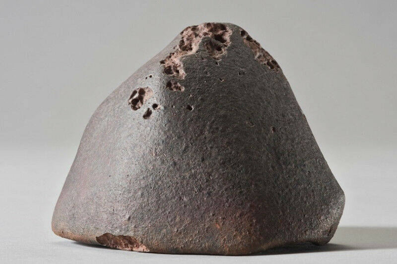 Meteorito El Médano 128, um condrito comum (grupo L), encontrado no Atacama d