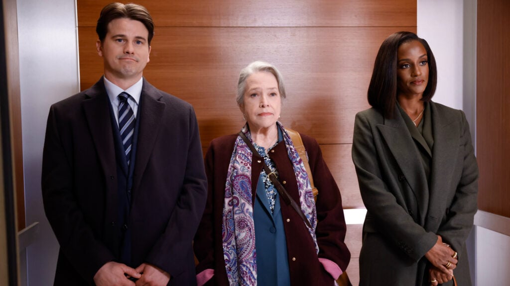 Jason Ritter como “Julian Markston”, Kathy Bates como “Madeline Matlock” e Skye P. Marshall como “Olympia Lawrence”