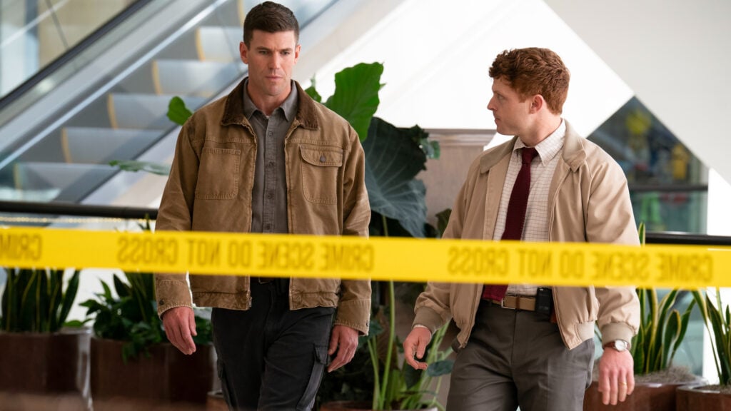 Austin Stowell como Leroy Jethro Gibbs e Caleb Foote como Bernard “Randy” Randolf